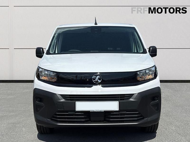 New Vauxhall Combo 100 HP (73 kW) 2025 P0pr kaolin white MPV