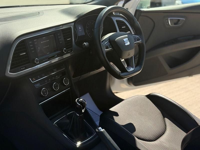 Begagnad Seat Leon FR 2015 Vit Halvkombi