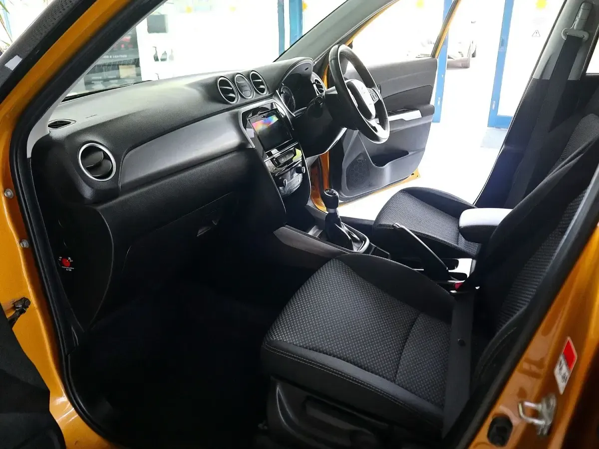 Used Suzuki Vitara SZ-T 129 HP (94 kW) 2023 Yellow SUV