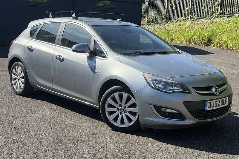 Used Vauxhall Astra Elite 115 HP (84 kW) 2012 Silver Hatchback