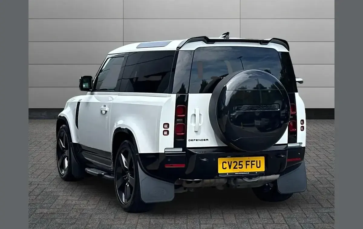 Used Land Rover Defender HSE Dynamic 344 HP (253 kW) 2025 White SUV