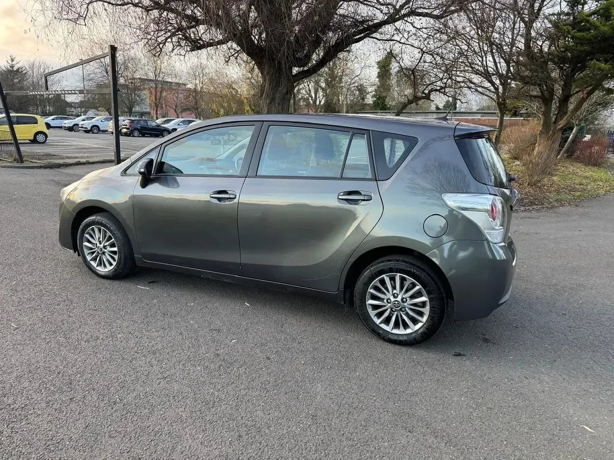 Used Toyota Verso 147 HP (108 kW) 2018 Grey MPV