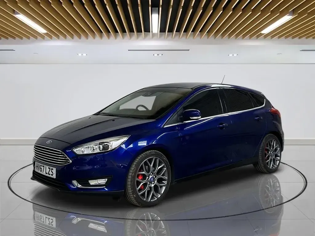 Używany Ford Focus Titanium X 120 KM (88 kW) 2017 Niebieski Hatchback