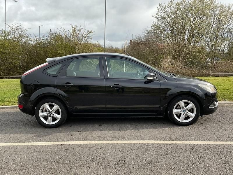Used Ford Focus Zetec 125 HP (91 kW) 2009 Black Hatchback
