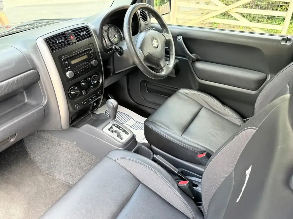 Used Suzuki Jimny SZ4 85 HP (62 kW) 2011 Black SUV