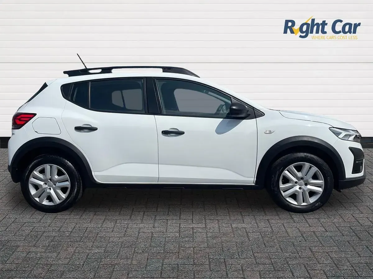 Used Dacia Sandero Essentiel 91 HP (66 kW) 2024 White Hatchback
