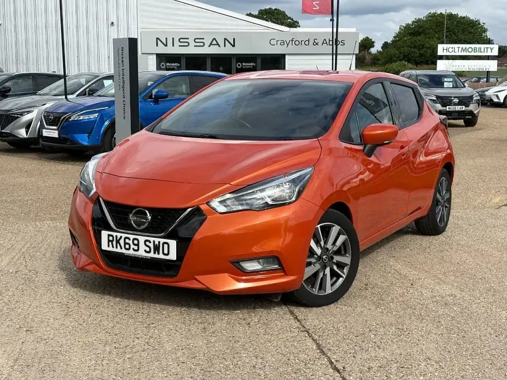 Used Nissan Micra Tekna 100 HP (73 kW) 2019 Orange Hatchback