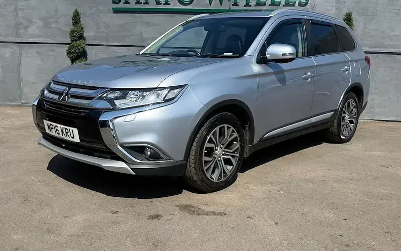 Used Mitsubishi Outlander 150 HP (110 kW) 2016 Silver SUV