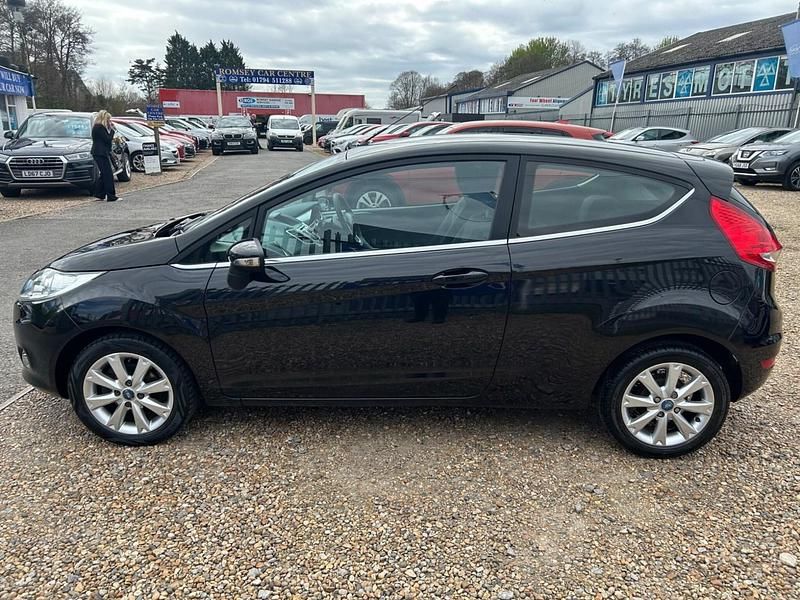 Used Ford Fiesta Zetec 82 HP (60 kW) 2010 Black Hatchback