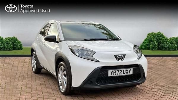 Pure white (solid paint) Used 2023 Toyota Aygo X PURE SUV | £13,690 - Image 1/2