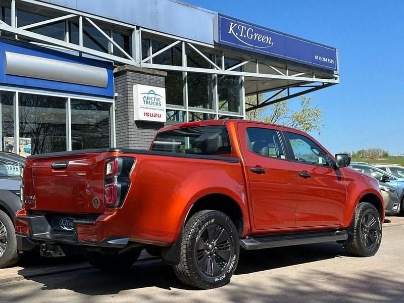 Second-hand Isuzu D-Max 164 CP (120 kW) 2023 Portocaliu Pickup