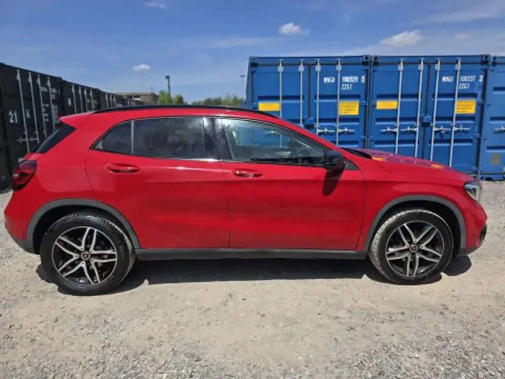 Used Mercedes GLA180 Urban 122 HP (89 kW) 2019 Red SUV