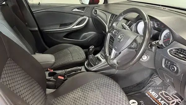 Used Vauxhall Astra Business Edition 130 HP (95 kW) 2021 Red Estate