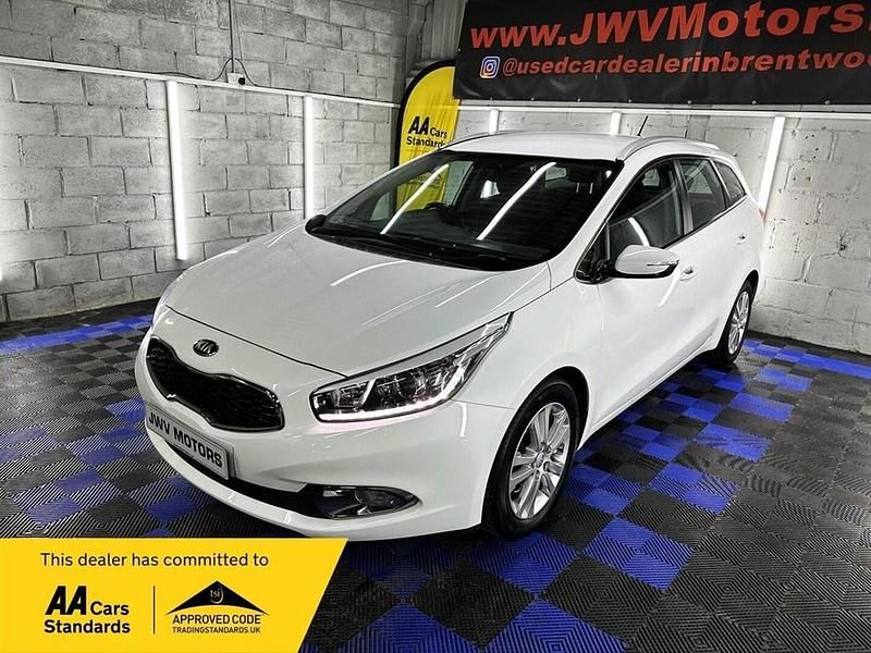 White Used 2015 Kia Ceed Hatchback | £4,395 (Fair price) - Image 1/4