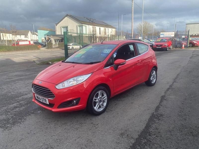 Used Ford Fiesta Zetec 82 HP (60 kW) 2014 Red Hatchback