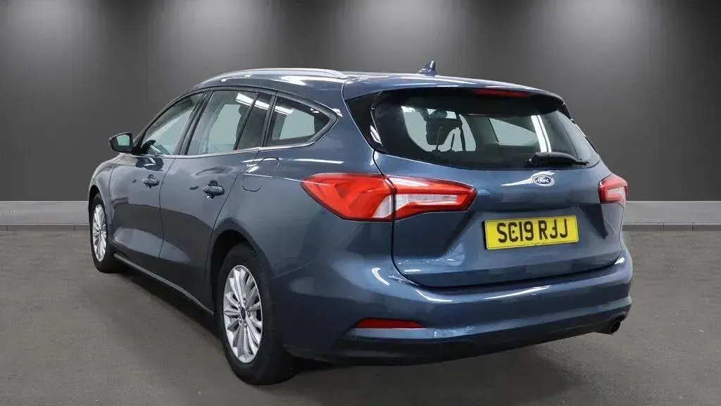 Usado Ford Focus Titanium 125 CV (91 kW) 2019 Azul Familiar