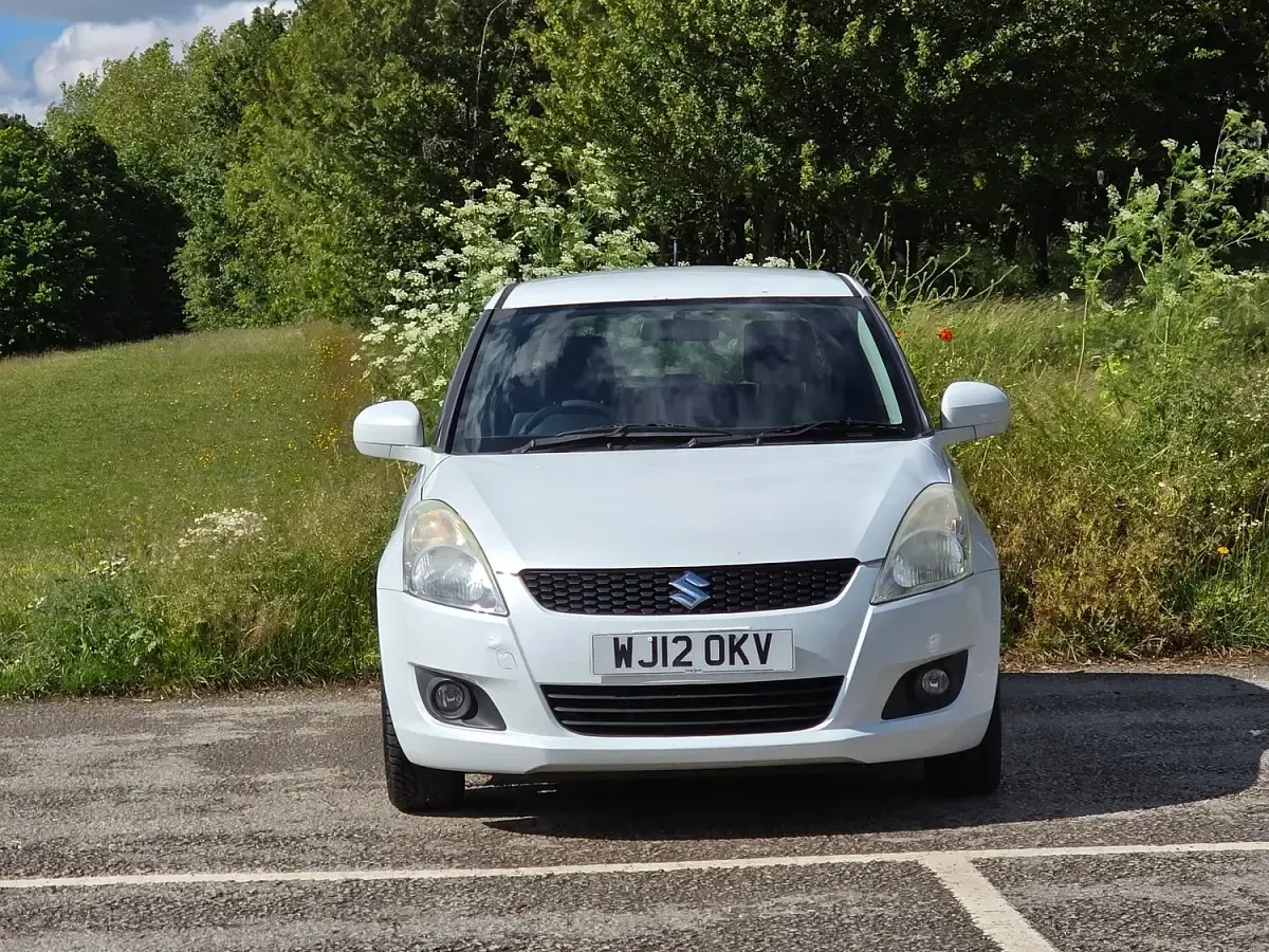 Used Suzuki Swift SZ4 94 HP (69 kW) 2012 White Hatchback