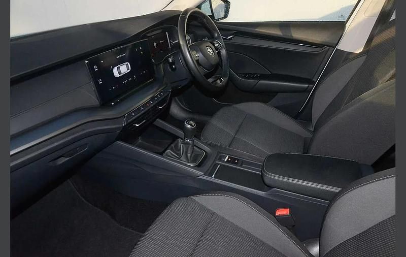 Used Skoda Octavia SE Technology 110 HP (80 kW) 2022 Moon white metallic Hatchback