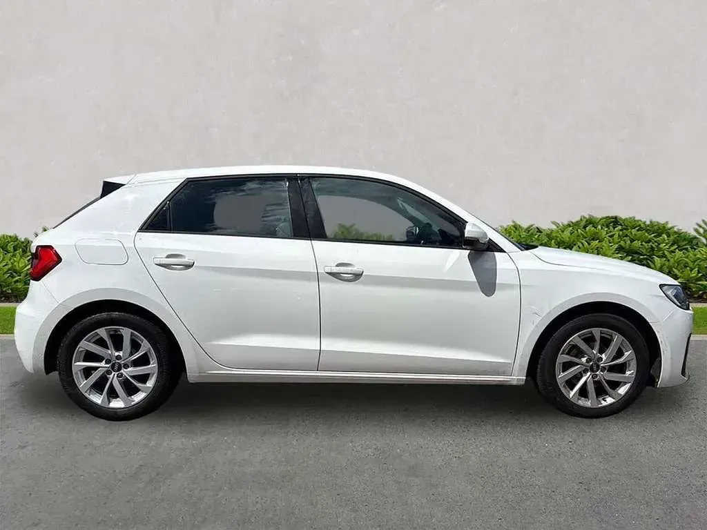 Used Audi A1 Sport 94 HP (69 kW) 2022 White SUV