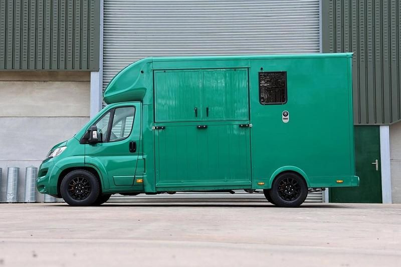 Usado Citroën Relay 140 HP (102 kW) 2024 Branco Van