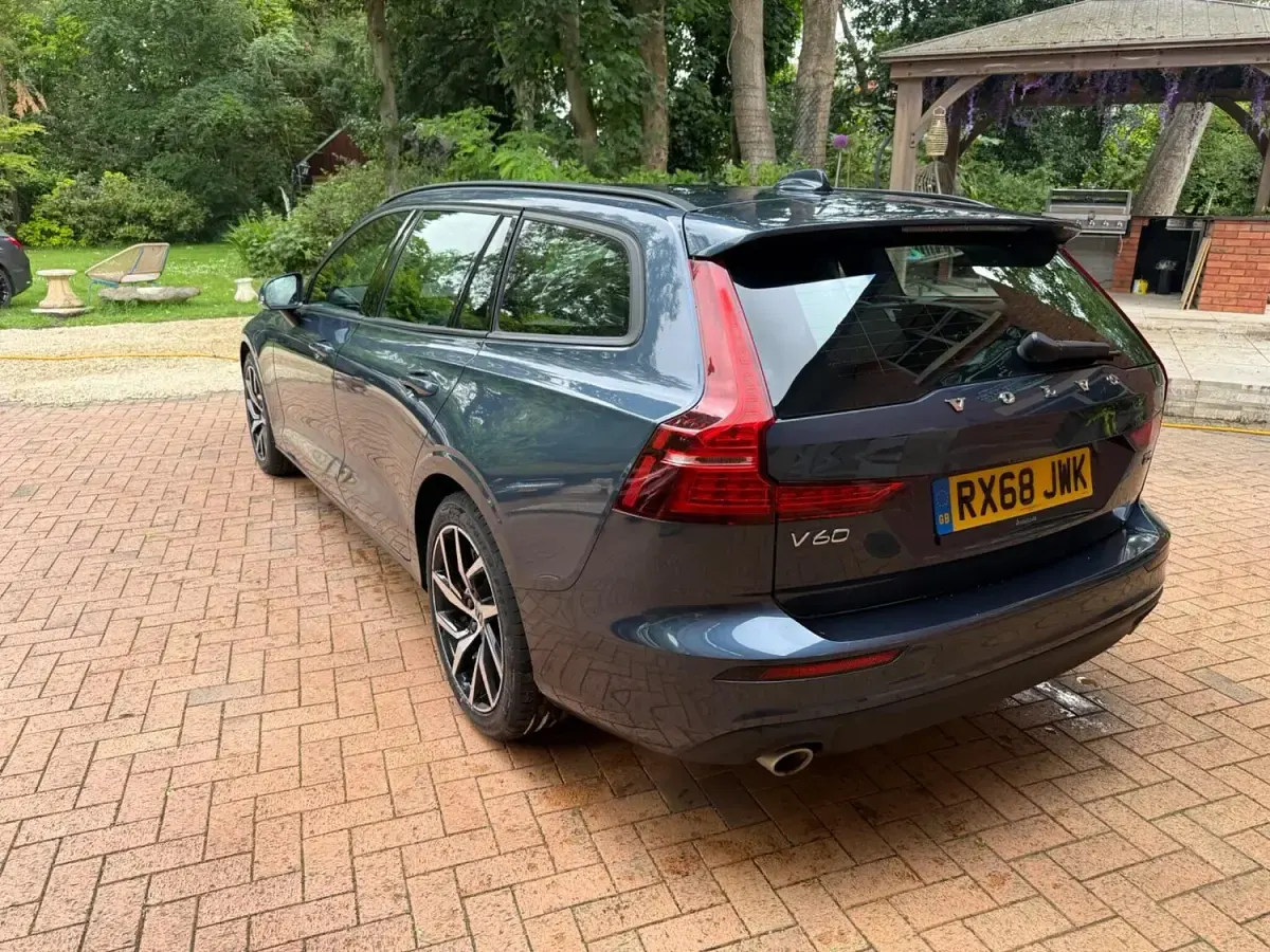 Used Volvo V60 Momentum 2018 Blue Estate