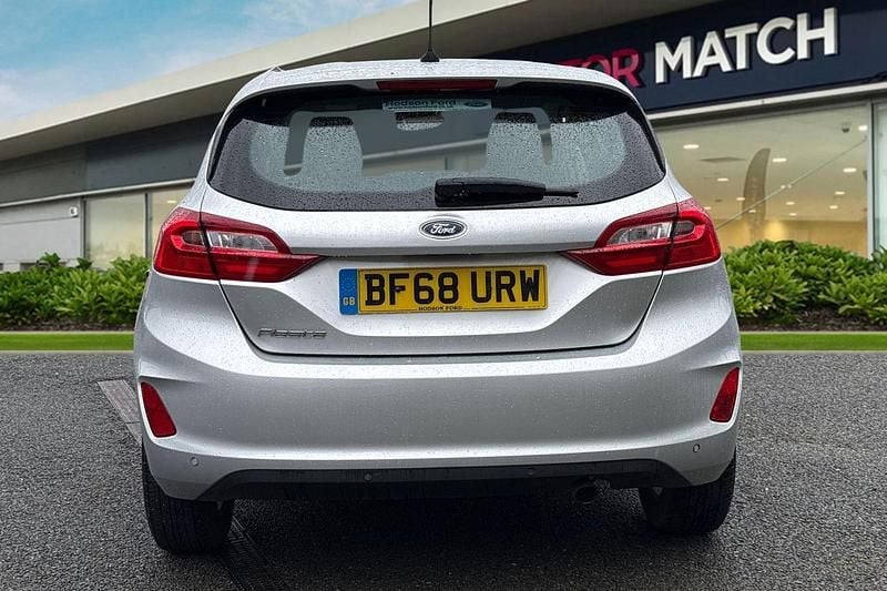 Usado Ford Fiesta Zetec 2018 Prateado Citadino