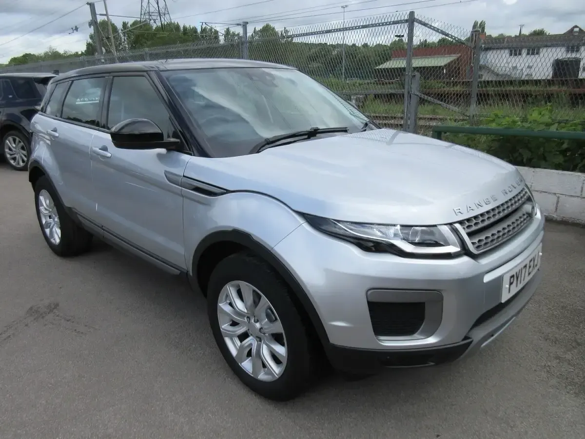 Used Land Rover Range Rover evoque SE 2017 Silver Estate