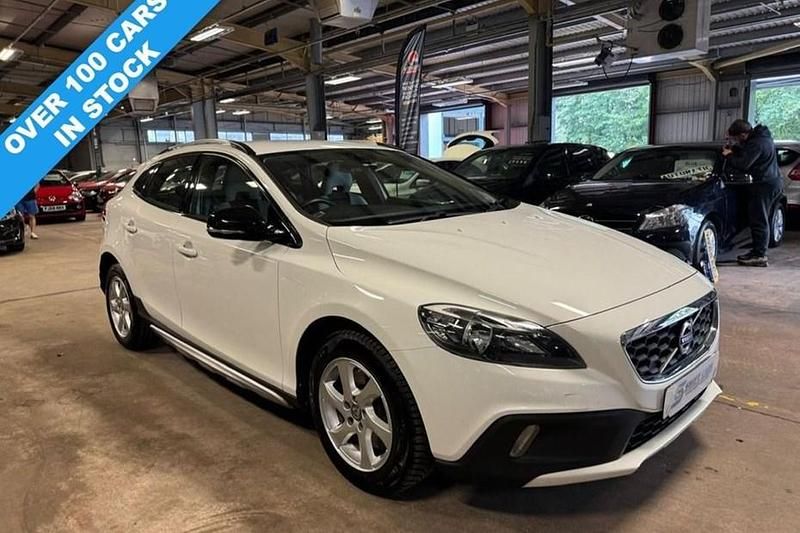 White Used 2015 Volvo V40 CC SE Estate | £5,690 (Good price) - Image 1/1