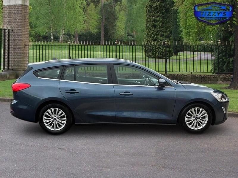Używany Ford Focus Titanium 120 KM (88 kW) 2018 Niebieski Kombi