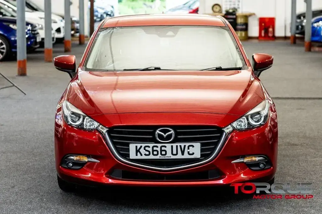 Used Mazda 3 165 HP (121 kW) 2016 Red Hatchback