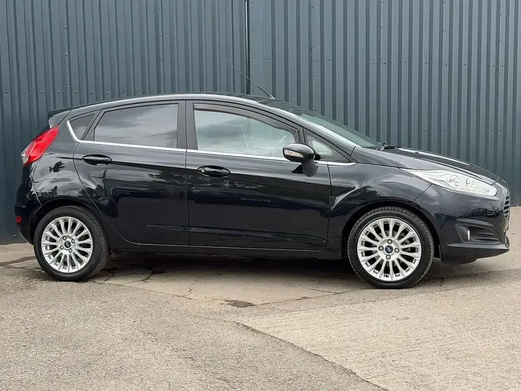 Usado Ford Fiesta Titanium 125 HP (91 kW) 2014 Preto Citadino