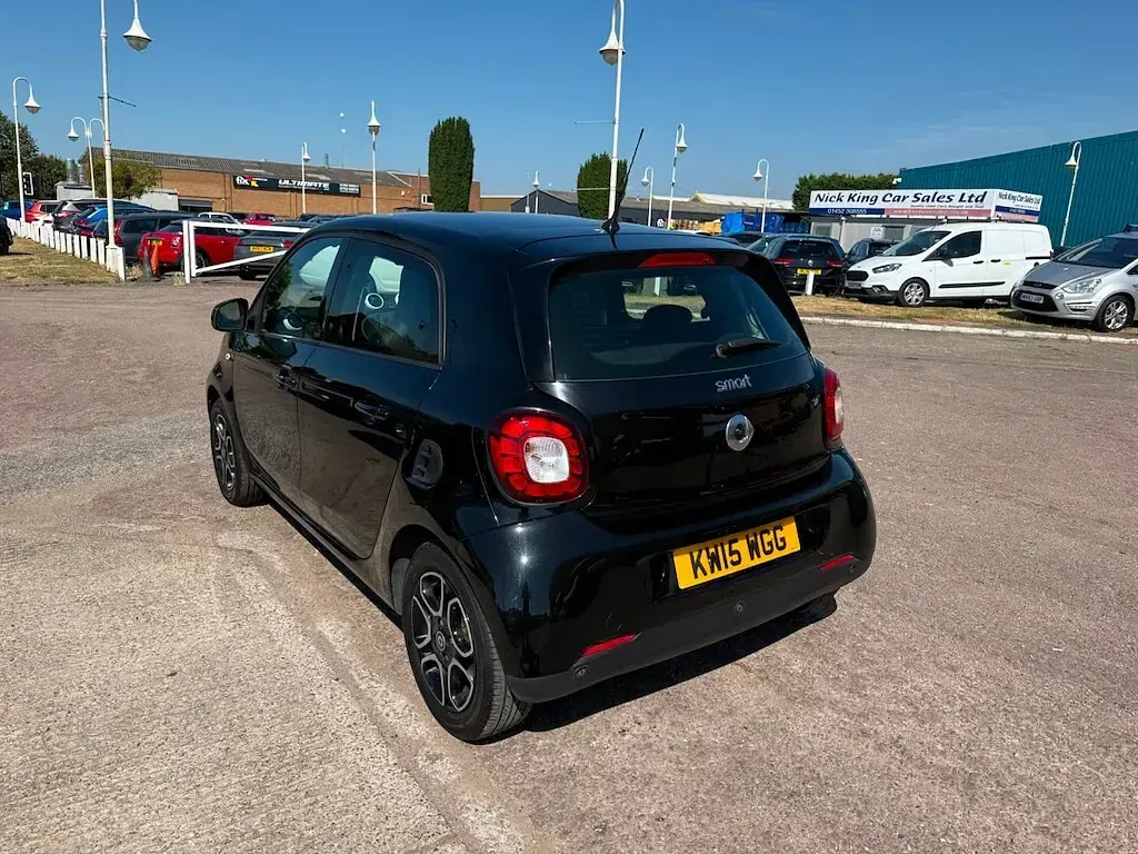 Used Smart ForFour Premium 90 HP (66 kW) 2015 Black Hatchback