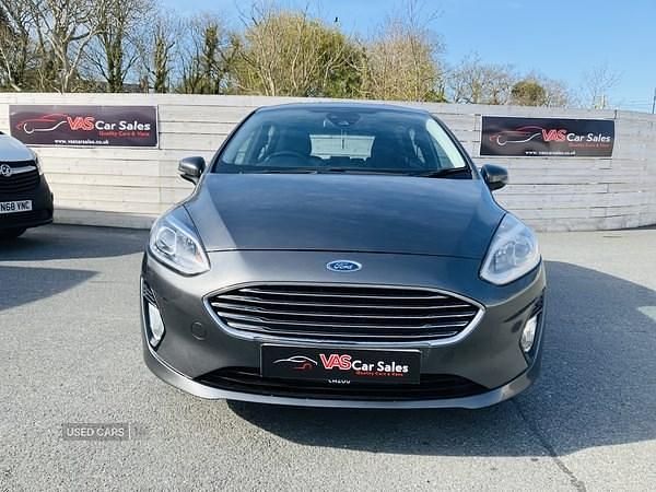 Used Ford Fiesta Zetec 70 HP (51 kW) 2018 Grey Hatchback