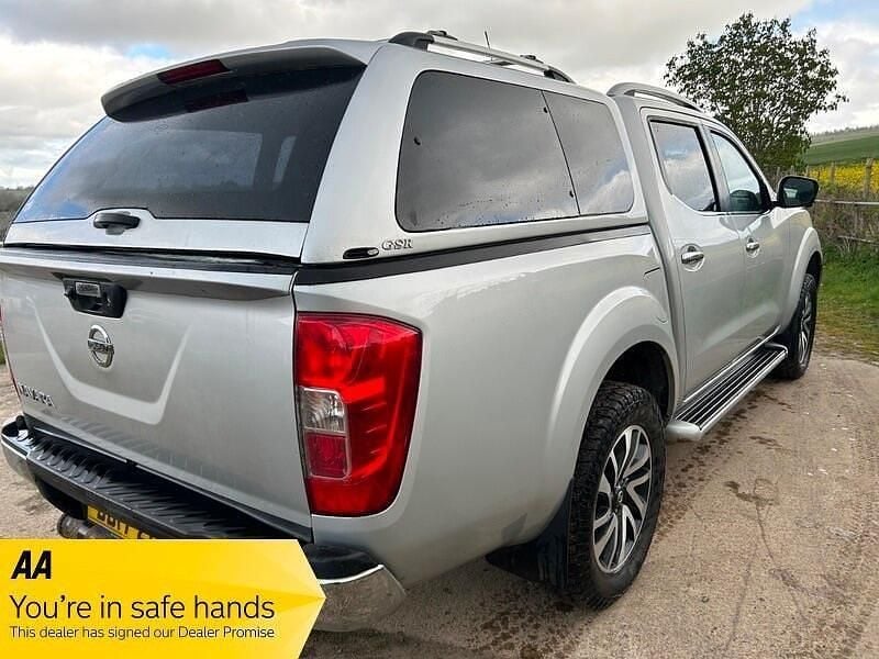 Used Nissan Navara Tekna 190 HP (139 kW) 2017 Silver Pickup