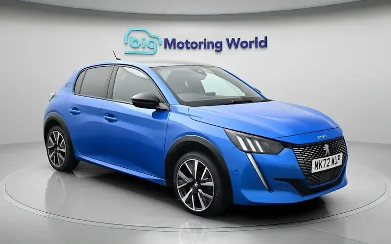 Second-hand Peugeot 208 GT 102 CP (75 kW) 2022 Albastru Hatchback