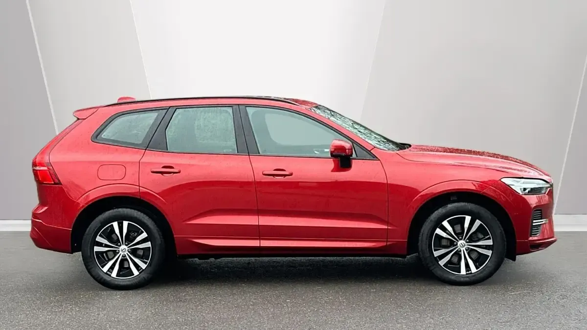 Used Volvo XC60 Core 250 HP (183 kW) 2023 Red SUV