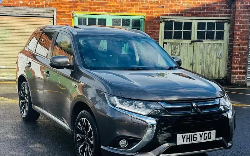 Used Mitsubishi Outlander P-HEV 203 HP (149 kW) 2016 Estate
