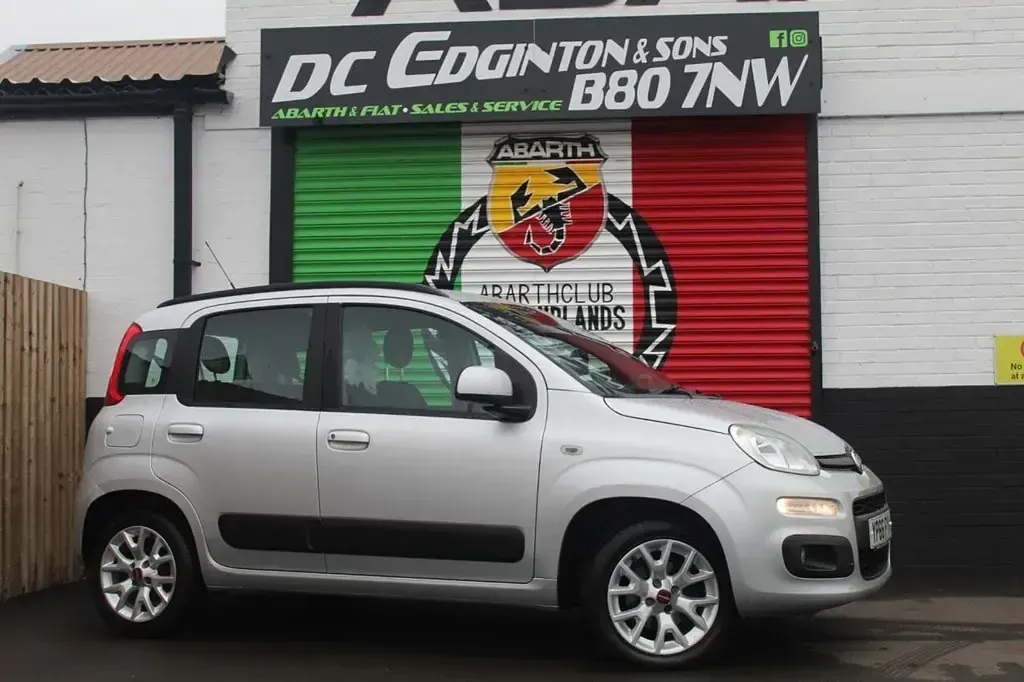 Usado Fiat Panda Lounge 85 HP (62 kW) 2016 Cinzento Citadino