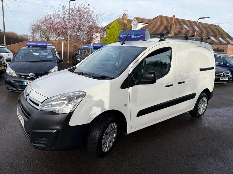Used Citroën Berlingo 100 HP (73 kW) 2017 White MPV