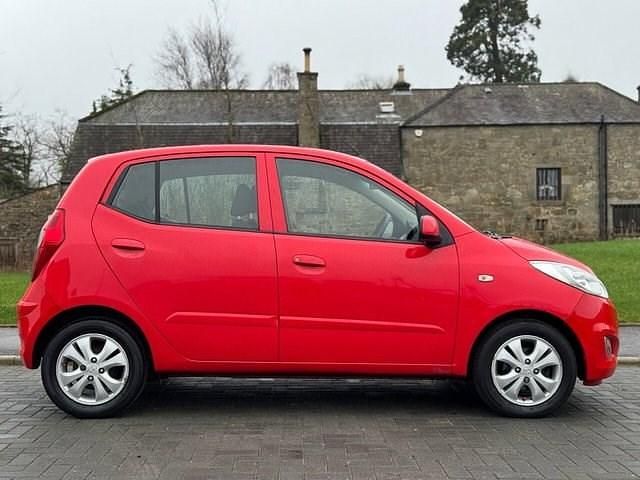 Used Hyundai i10 Active 85 HP (62 kW) 2013 Red Hatchback