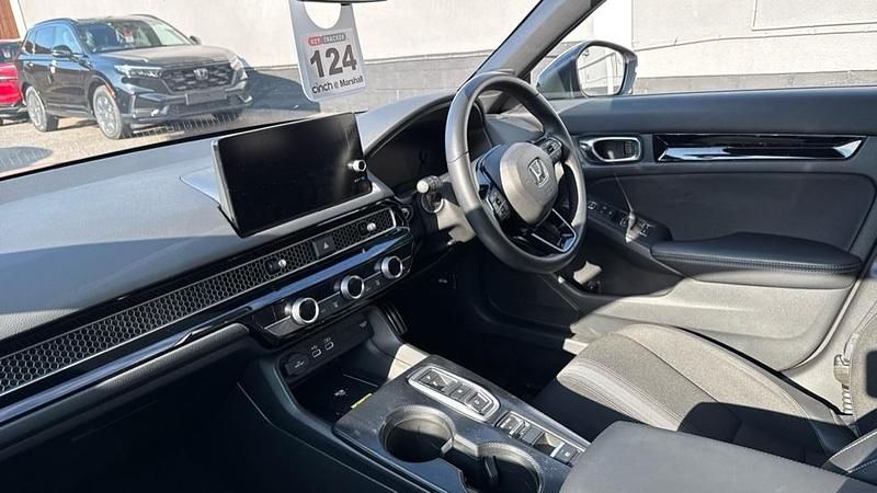 Begagnad Honda Civic Sport 143 HK (105 kW) 2023 Röd Halvkombi