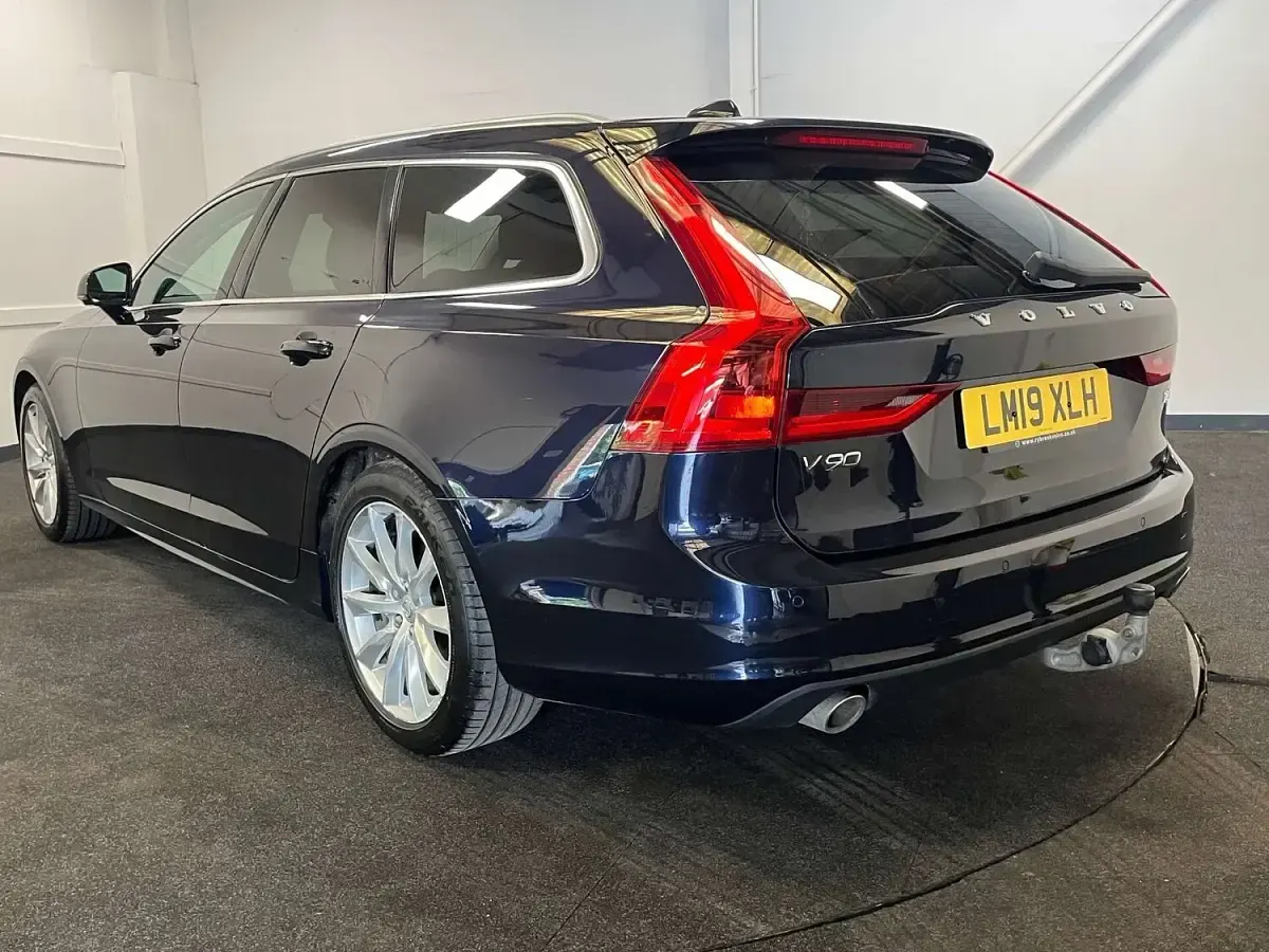 Used Volvo V90 Momentum 2019 Blue Estate