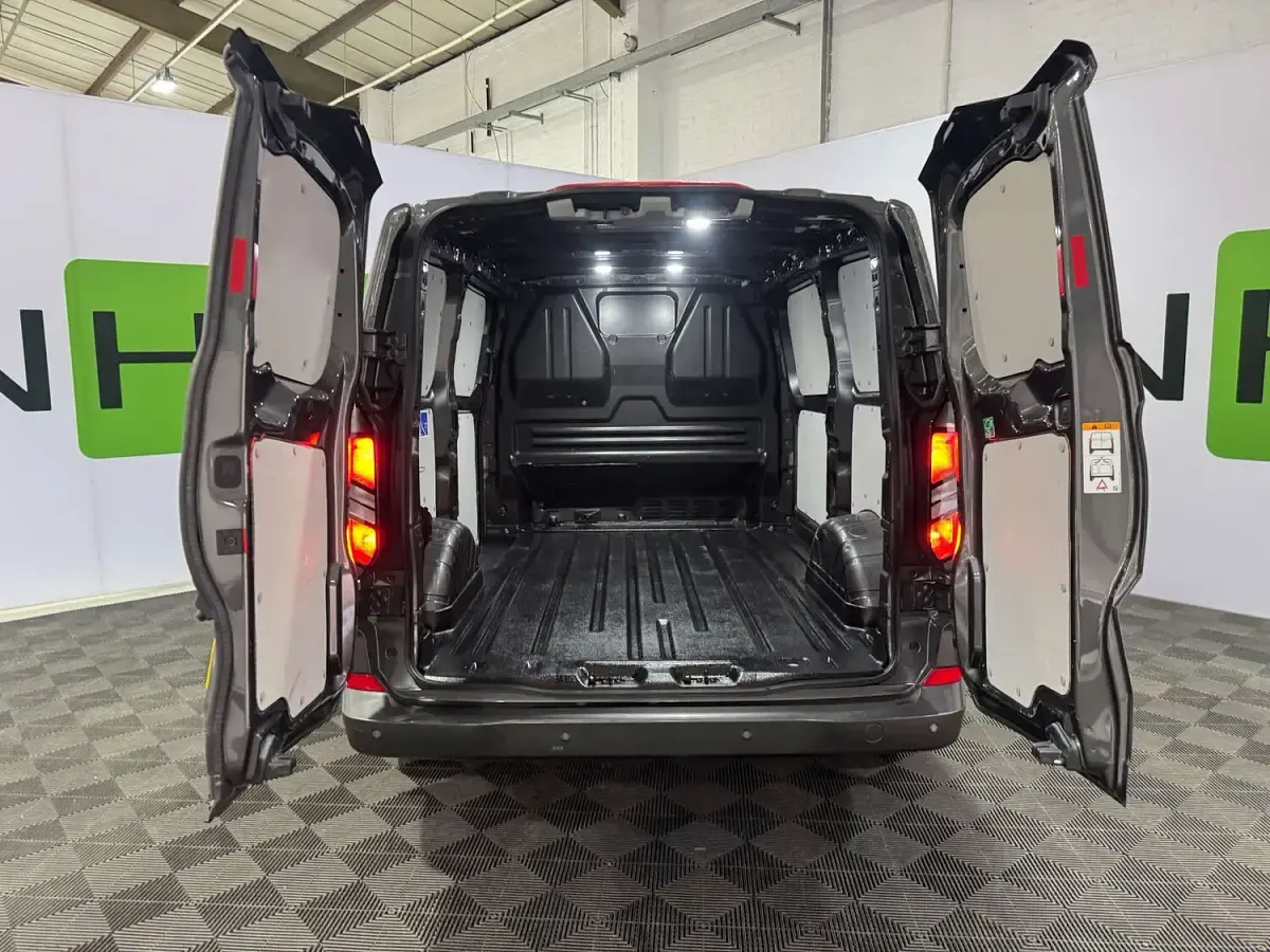 Used Ford Transit Custom Limited 136 HP (100 kW) 2024 Grey Van