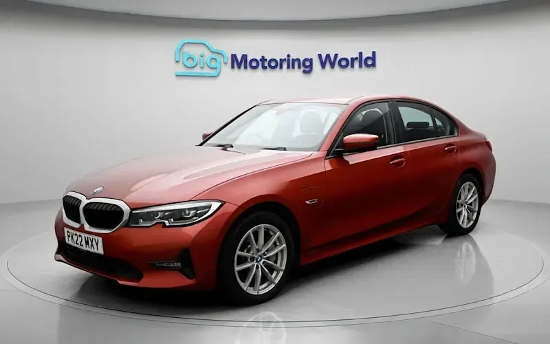 Usado BMW 330e 292 HP (214 kW) 2022 Laranja Sedan