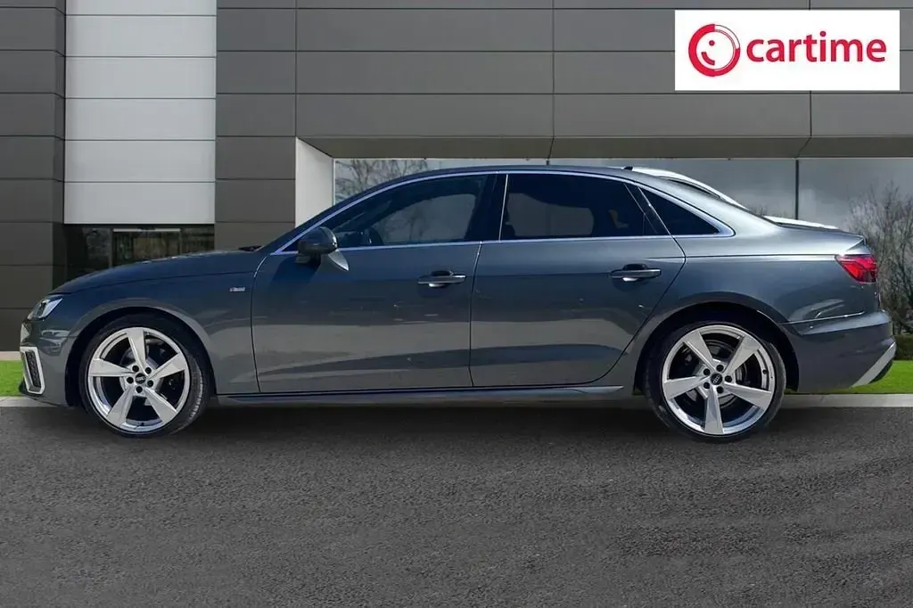 Usado Audi A4 S-Line 150 HP (110 kW) 2023 Cinzento Sedan