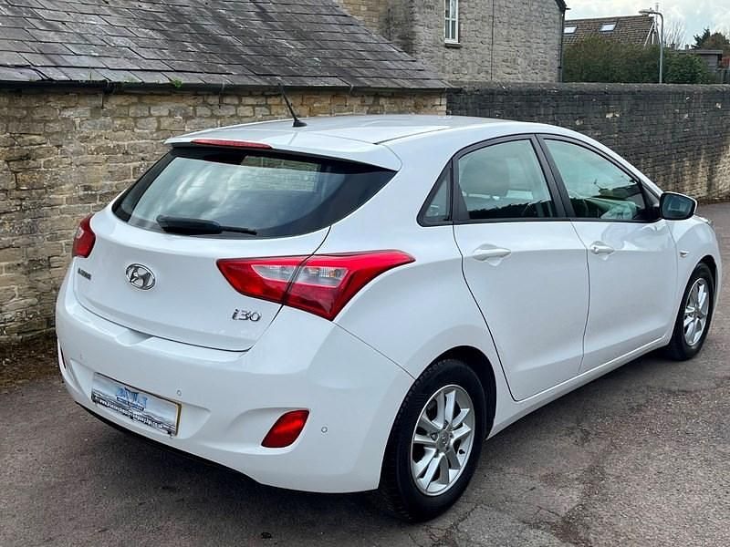 Used Hyundai i30 Active 120 HP (88 kW) 2012 White Hatchback