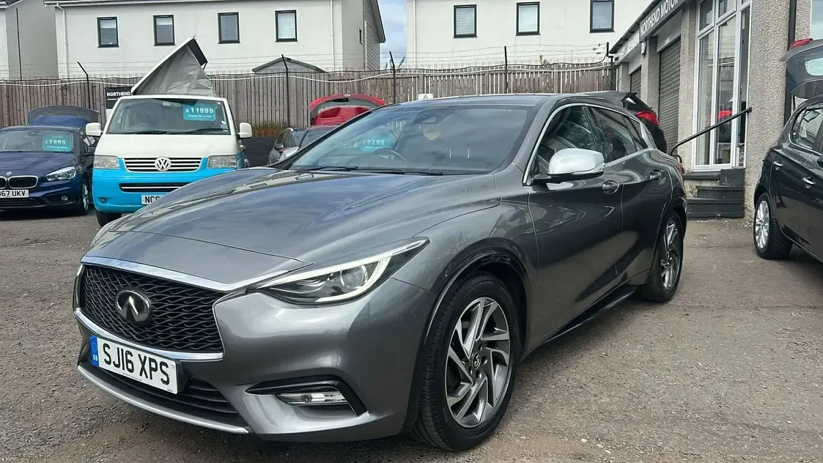 Used Infiniti Q30 Premium 109 HP (80 kW) 2016 Grey Hatchback