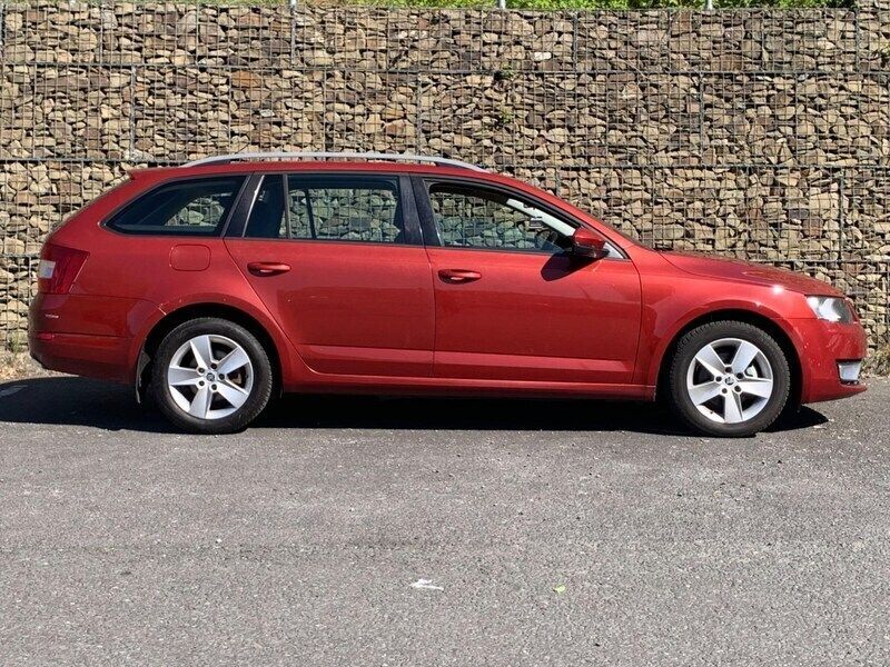 Red Used 2014 Skoda Octavia SE Estate | £2,485 (Super price) - Image 1/4