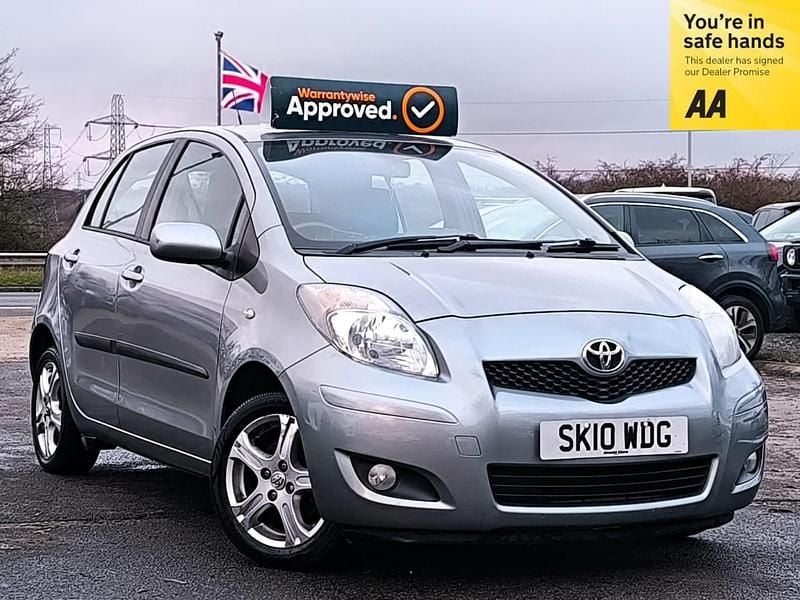 Silver Used 2010 Toyota Yaris Hatchback | £4,995 (Fair price) - Image 1/4