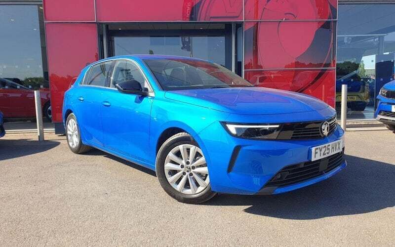 Blue New 2025 Vauxhall Astra Design Edition Hatchback | £21,995 (Fair price) - Image 1/4